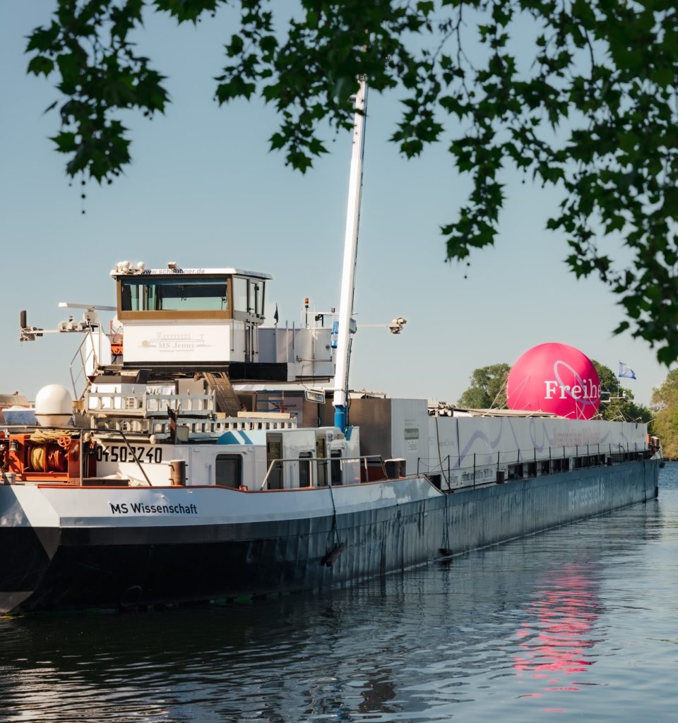 Schiff im Hafen